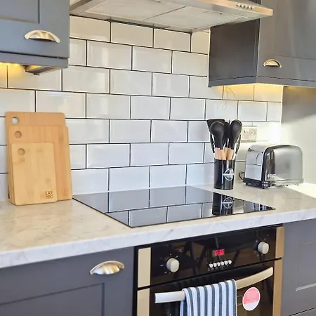 Chic Industrial Loft-style Apartment, Apartment *